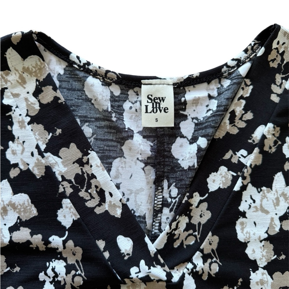 Flower Blouse - Picture 4 of 4